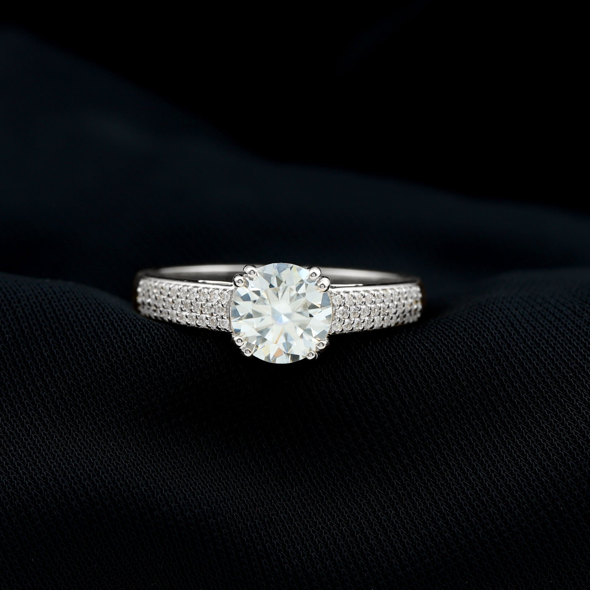 Lab Grown Diamond Engagement Ring With Double Prongs