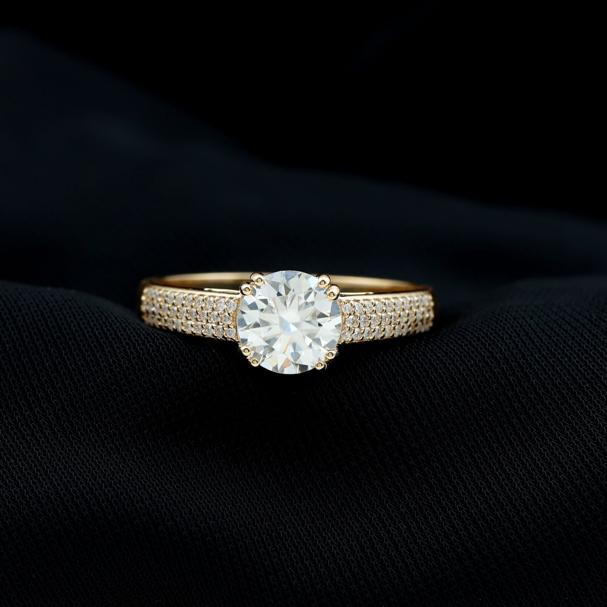 Lab Grown Diamond Engagement Ring With Double Prongs
