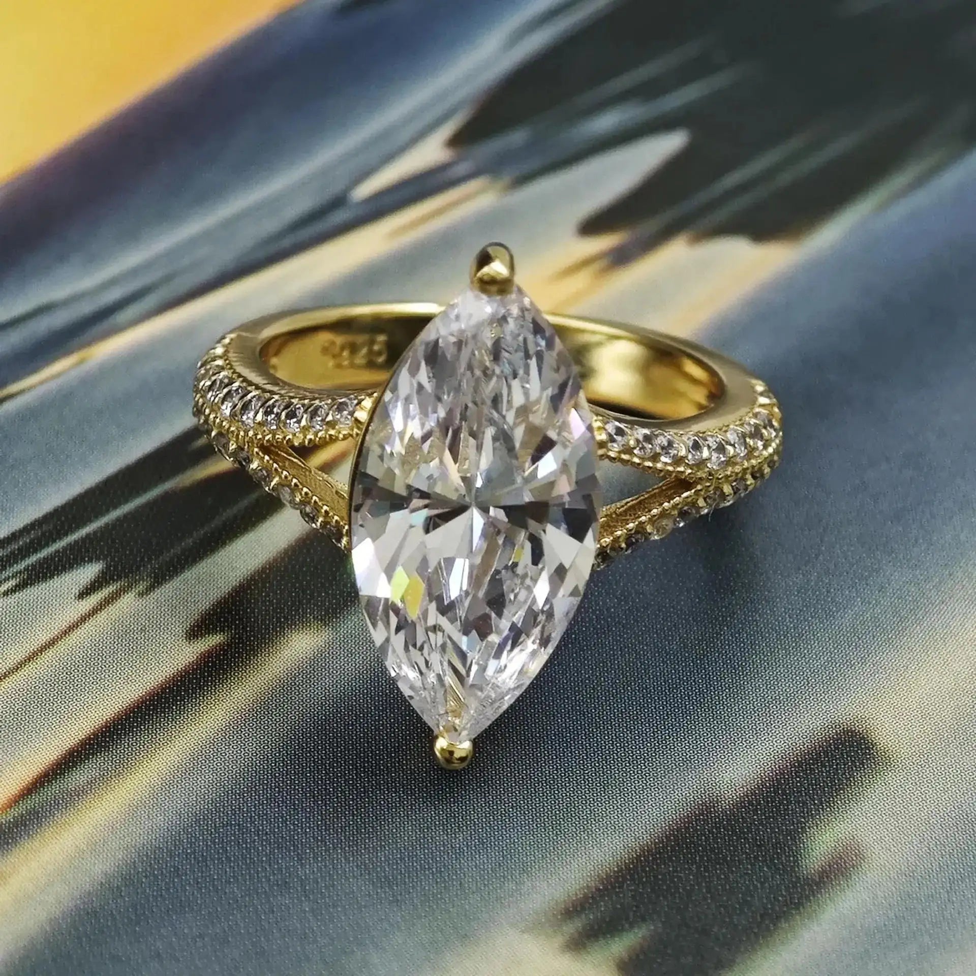 Diamond-studded Ring Women's Design Water Drop Pear Shape